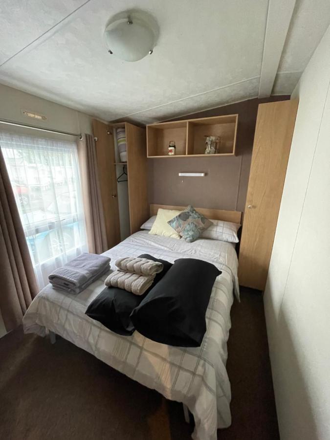 Impeccable 4-Bed Caravan In Clacton-On-Sea Exterior photo