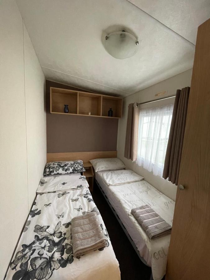 Impeccable 4-Bed Caravan In Clacton-On-Sea Exterior photo